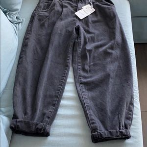 Never Worn Zara Jeans Slouchy Fit Size US 6
